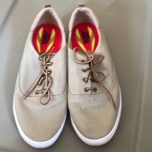 Sketchers on the go tennis shoes